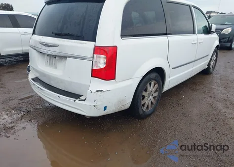 2016 Chrysler Town & Country Touring z USA, uszkodzony, nr VIN 2C4RC1BG1GR141660